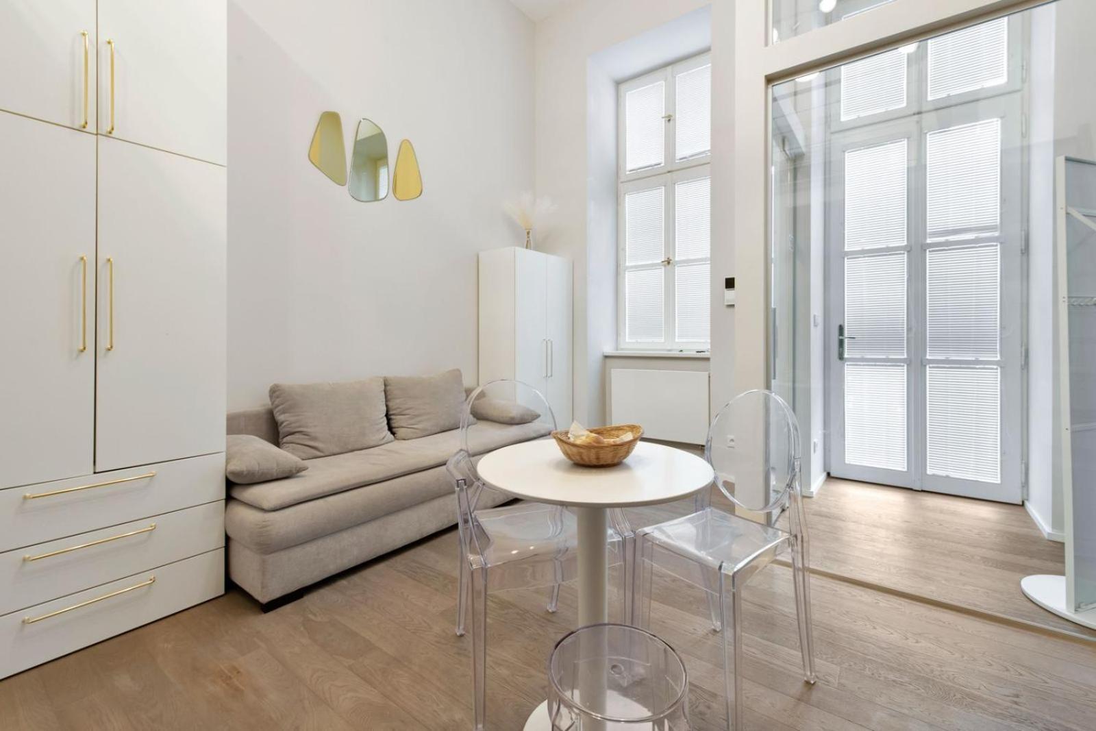 Opletal Echoes Apartment